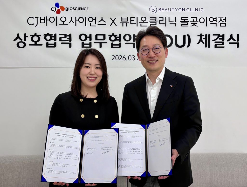 CJ바이오사이언스-사진자료-좌뷰티온클리닉-돌곶이역점-황혜정-원장-우CJ바이오사이언스-윤상배-대표-1024x775.jpg